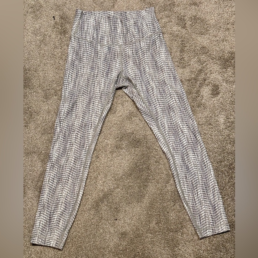 Size 6 Lululemon Wunder Under Pants